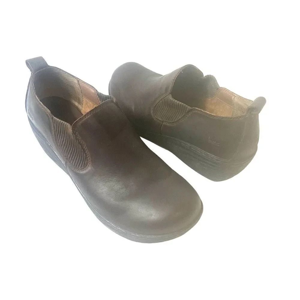 BOC Born Concept Women's 11M Dark Brown Leather Slip On Casual Wedge Clogs Shoes